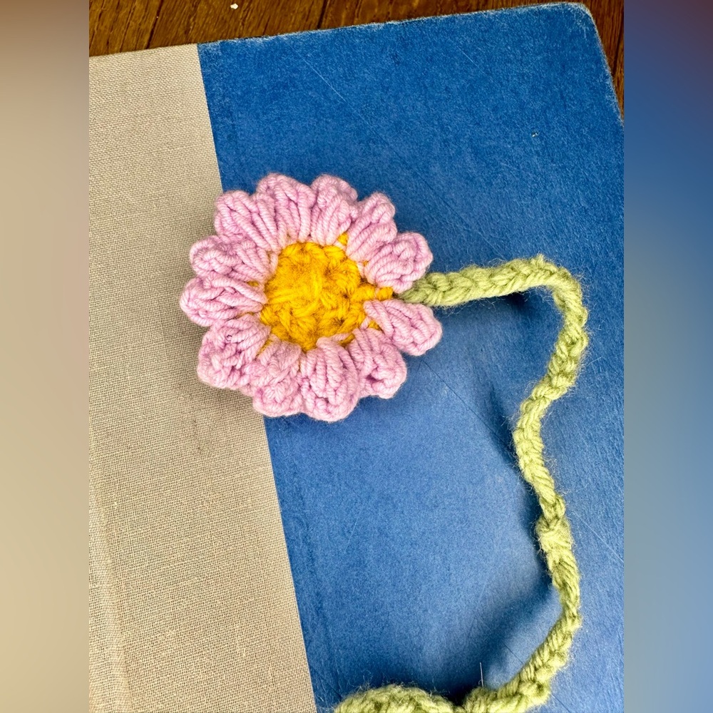 💜 Handmade Crochet Flower Bookmark 💚 - Picture 4 of 7